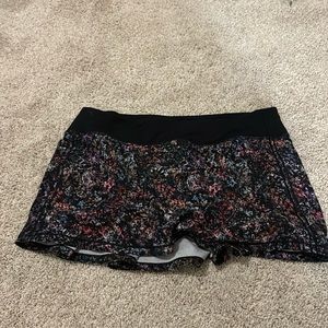 Lululemon size 10 skirt